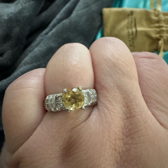 Ring - Picture 2 of 5